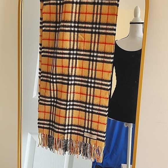 BURBERRY 2023 Cashmere Wide Scarf Classic Nova Check Plaid Unisex NEW - Picture 8 of 8